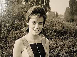 VINTAGE MID MOD BELGIAN BEAUTY 1964 FASHION DRESS BELGIUM YOUNG LADY GIRL PHOTOS