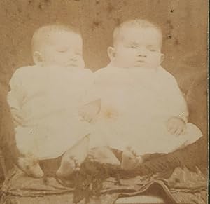 ANTIQUE VINTAGE VICTORIAN BABY BROTHERS TWINS YO BRO TOE TWO LEFT FEET CDV PHOTO