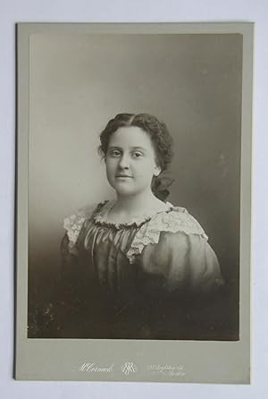 Cabinet Photograph. Studio Portrait of a Young Woman.