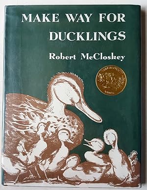 Make Way for Ducklings (Caldecott Medal Winner)