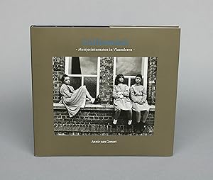 Uniformiteit - Meisjesinternaten in Vlaanderen - (SIGNED)