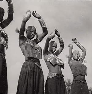 Rite Tchikumbi : Danse de jeunes filles Bavili