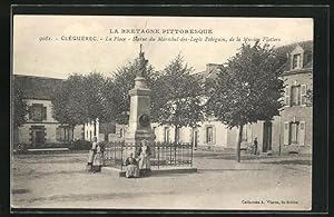 Carte postale Clèguèrec, La Place-Statue du Marèchal-des-Logis Pobèguin, de la Mission Flatters
