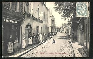 Carte postale Gien, La Rue Bernard-Palissy, Hotel des 3 Voyageurs
