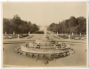 France, Versailles, parc de Versailles, le bassin de Latone, vue sur le château