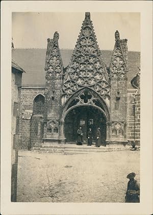 France, Bretagne, Pont-Croix, Porte de l'église, 1914, Vintage silver print