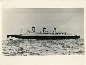 Le paquebot transatlantique britannique "Queen Mary"