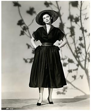 L'actrice suédoise Märta Torén présente les collections, 1940