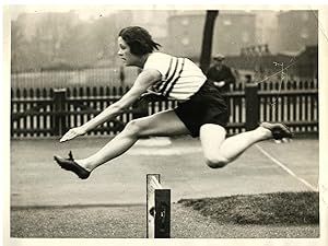 L'athlète V. Webb représentant la Grande Bretagne aux JO de Berlin, 1932
