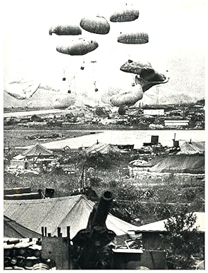 VIETNAM HUE Parachutes