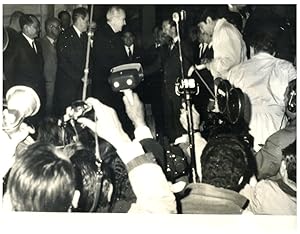 Arrivée du Vice-président Nguyen Cao Ky à Orly, décembre 1968