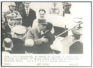 Le Général de Gaulle et le Président Belaunde Terry à Lima