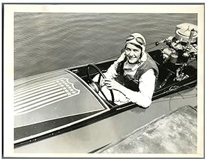 U.S.A., Loretta Turnbull, Champion outboard motorboat racer