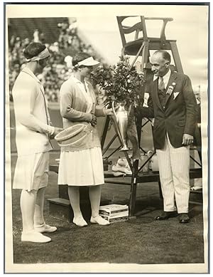 U.S.A., Wills Moody receiving Cup Betty Nuthall