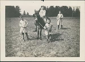 France, Le Plessis, enfants avec âne, 1913, Vintage silver print