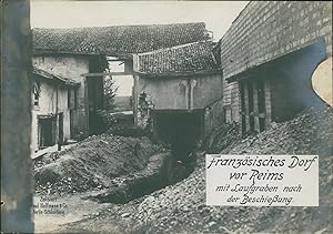 Première Guerre Mondiale 1914/18, Près de Reims, Village français avec une tranchée après le bomb...