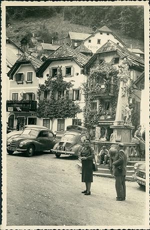 Autriche, Hallstatt, Place et fontaine, 1952, Vintage silver print