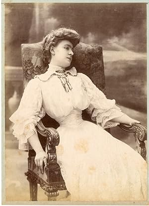 Mode, Femme en robe de dentelle, ca.1890, Vintage albumen print