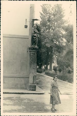 Espagne, Murcia, Lorca, Rue avec statue d'une sainte, ca.1952, Vintage silver print