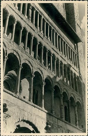Italie, Perugia, Façade d'un immeuble, ca.1952, Vintage silver print