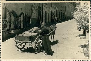 Italie, Assisi, Un moine et sa charrette, ca.1952, Vintage silver print