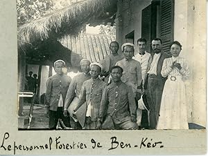 Indochine, Le personnel forestier de Ben Keo, 1910, Vintage silver print
