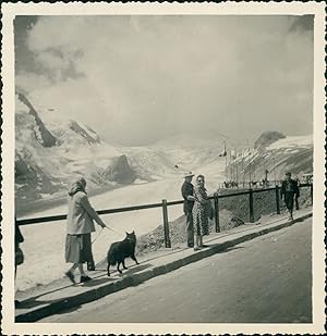 Autriche, Le Grossglockner, le belvédère et les visiteurs, 1949, Vintage silver print
