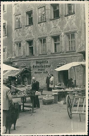 Autriche, Salzburg, Marché devant la maison de Mozart, 1949, Vintage silver print