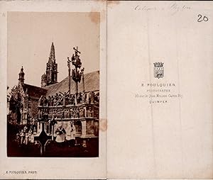 France, Bretagne, Finistère, Calvaire à Pleyben, prêtres en procession, circa 1870