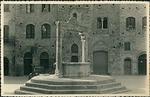 Italie, San Gimignano, Fontaine à la Piazza della Cisterna, ca.1952, Vintage silver print
