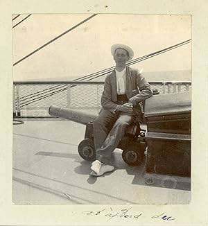 Homme sur le pont d'un bateau, ca.1899, Vintage citrate print