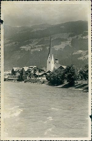 Autriche, Vallée du Zillertal, Zell am Ziller, Rivière et église, 1949, Vintage silver print