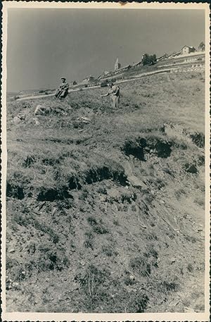 France, Promenade sur les collines près d'un village Alpin, Août 1949, Vintage silver print