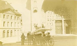 France, Calèche devant porte d'une église, 1909, Vintage citrate print