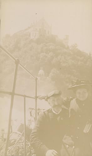 France, Visiteurs sur un belvédère, 1909, Vintage silver print