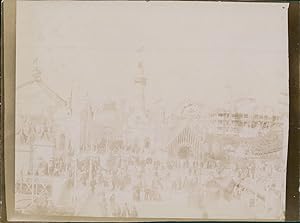 France, Paris, Exposition Universelle de 1900, Vue générale avec les visiteurs, Vintage citrate p...