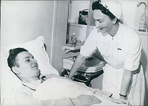 Français en Algérie, Geneviève de Gallard au chevet d un blessé, 1958, vintage silver print