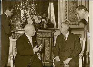 Nikita Khrouchtchev en entretien avec le Général de Gaulle, 1960, vintage silver print