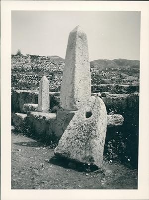 Liban, Byblos, Temple de Reshef, obélisques, 1965, Vintage silver print