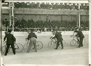 Cyclisme, Vel d'Hiver, Départ du Prix Jules Dubois, 1912, Vintage silver print