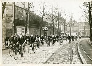 Cyclisme, Suresnes, départ de Paris-Tours, 1912, Vintage silver print