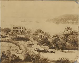 Chine, Panorama d'une résidence et la baie, ca.1905, Vintage citrate print