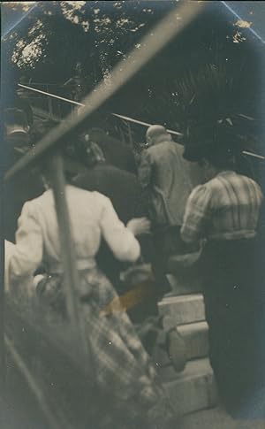 France, Lourdes, Paroissiens à genoux sur les marches, 1911, Vintage silver print