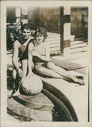 Jack Dempsey et sa femme dans leur propriété de Beverly Hills, ca.1930, Vintage silver print