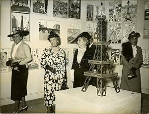 Deux filles de Gustave Eiffel, Laure Le Grain-Eiffel et Valentine Piccioni-Eiffel, 1939, Vintage ...