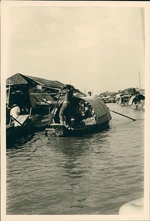Indochine, Mékong, Marchands de fruits dans leur barque, ca.1940, Vintage silver print