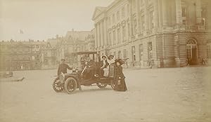 France, Voiture garée dans la cour du Château de Versailles, 1909, Vintage citrate print