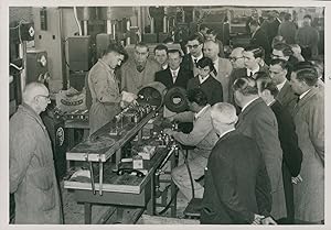 Argentine, Visite des installations de l usine Standard Electric, 1954, Vintage silver print