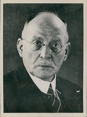 Prof. Oblink, un médecin de la famille royale Néerlandaise, 1938, Vintage silver print