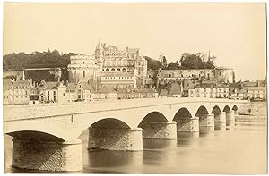 France, Amboise, vue sur le château et le pont de la Loire